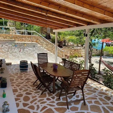 Aliki House Daire